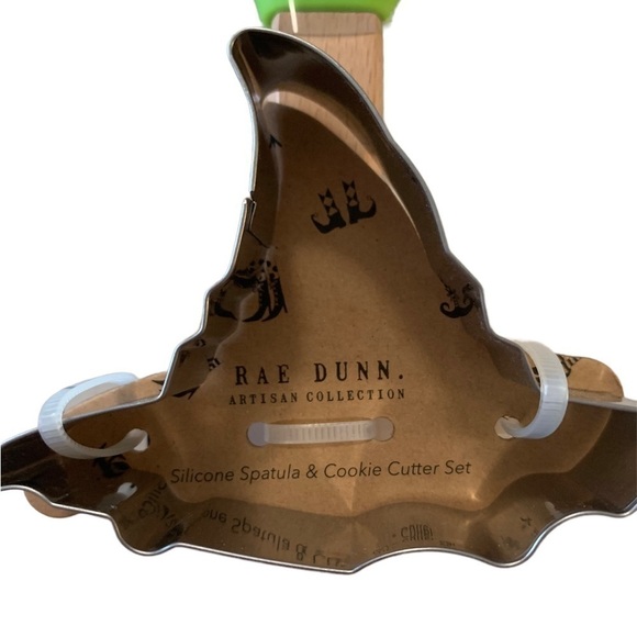 Rae Dunn Spatula “Toxic” & Witches Hat Cookie Cutter Set - NWT - Picture 3 of 4